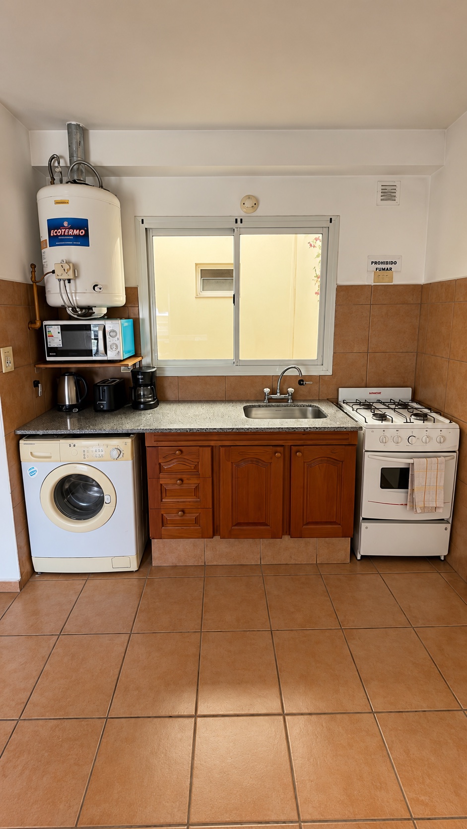Cocina integrada del Departamento 1 de LUX, Jesús María